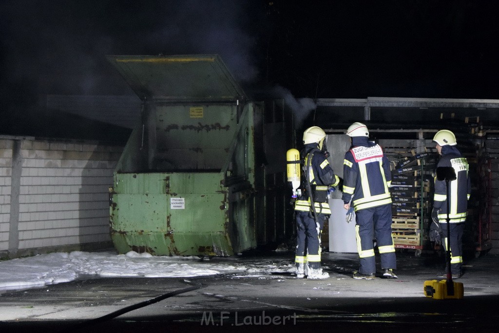 Feuer Papp Presscontainer Koeln Hoehenberg Bochumerstr P150.JPG - Miklos Laubert